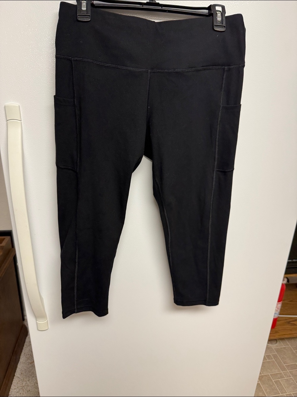 IUGA Women’s Black Capri Leggings - XL